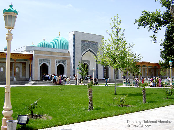 Al-Bukhari mausoleum
