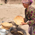 Preparation of  bread  in  tandoor  —  ������������� ������� � ������� 