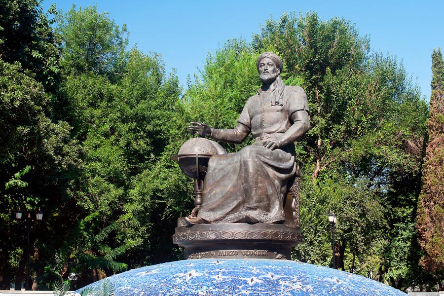 Памятник Мирзо Улугбеку, Ташкент