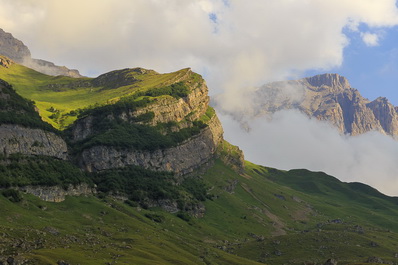 Laza Village Hike and Waterfall Tour (from Baku)