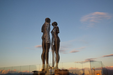 Moving sculpture "Ali and Nino”, Batumi