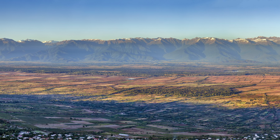 Вид Алазанской долины. Почвы и растительность