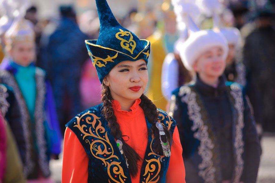 Kazakh Traditional Clothing. What did nomadic men and women wear?