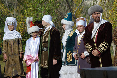 Kazakh Traditional Clothing. What did nomadic men and women wear?