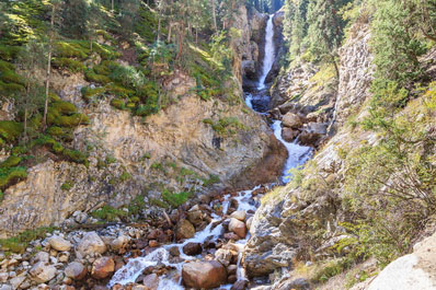 Водопад Слезы барса, ущелье Барскоон, окрестности Каракола