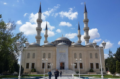 Ertogrulgazy Mosque, Ashgabat
