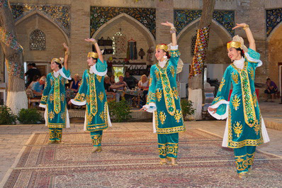 Folklore show in Nodir Devon-Beghi Madrasah