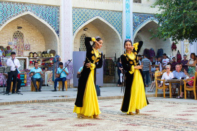 Folklore show in Nodir Devon-Beghi Madrasah