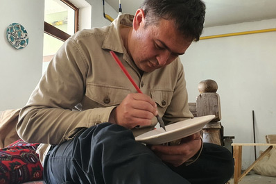 Traditional ceramics of Rishtan, Workshop of Alisher Nazirov, Uzbekistan