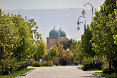 The alley to Dor-ut Tilovat, Shakhrisabz