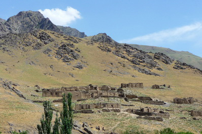 Заброшенная деревня в Нуратинских горах