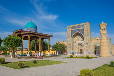 Mausoleum of Abduxoliq Gijduvaniy