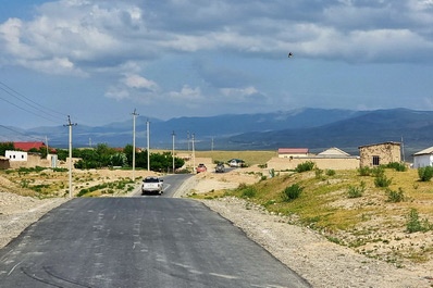 Road to Nuratau Mountains