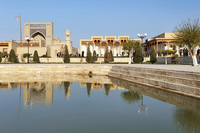 Tomb of Abduxoliq Gijduvaniy