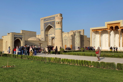 Tomb of Abduxoliq Gijduvaniy