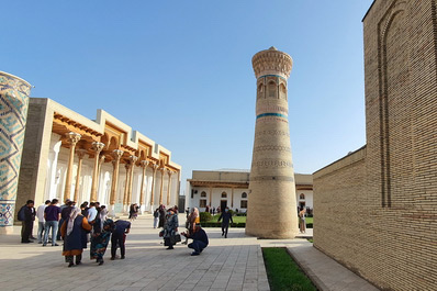 Tomb of Abduxoliq Gijduvaniy